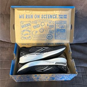 NEW W/ BOX Brooks Levitate Stealthfit GTS 5 Supportive Running Shoe